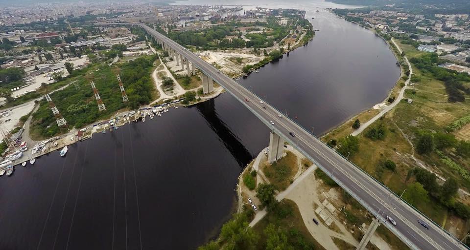 Под моста